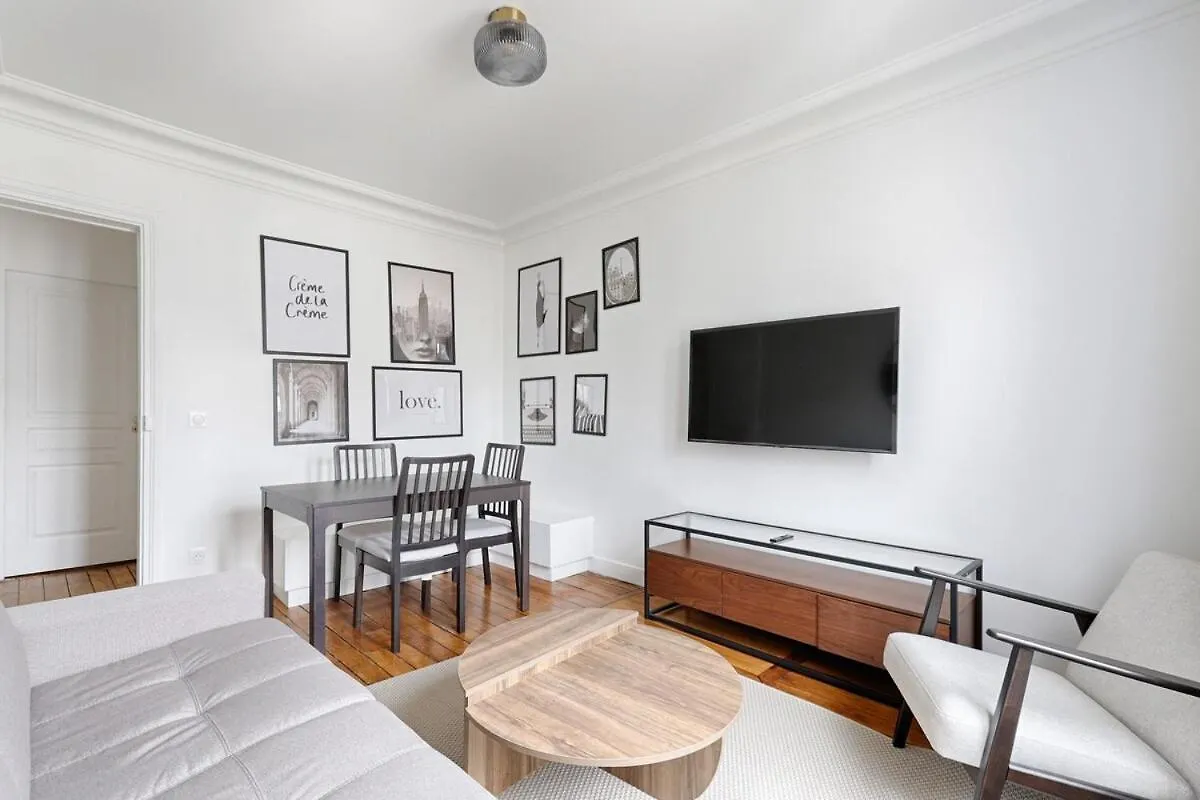 Montmartre Seveste II Beautiful 2Br Apartment Paris 0*,  Frankrig