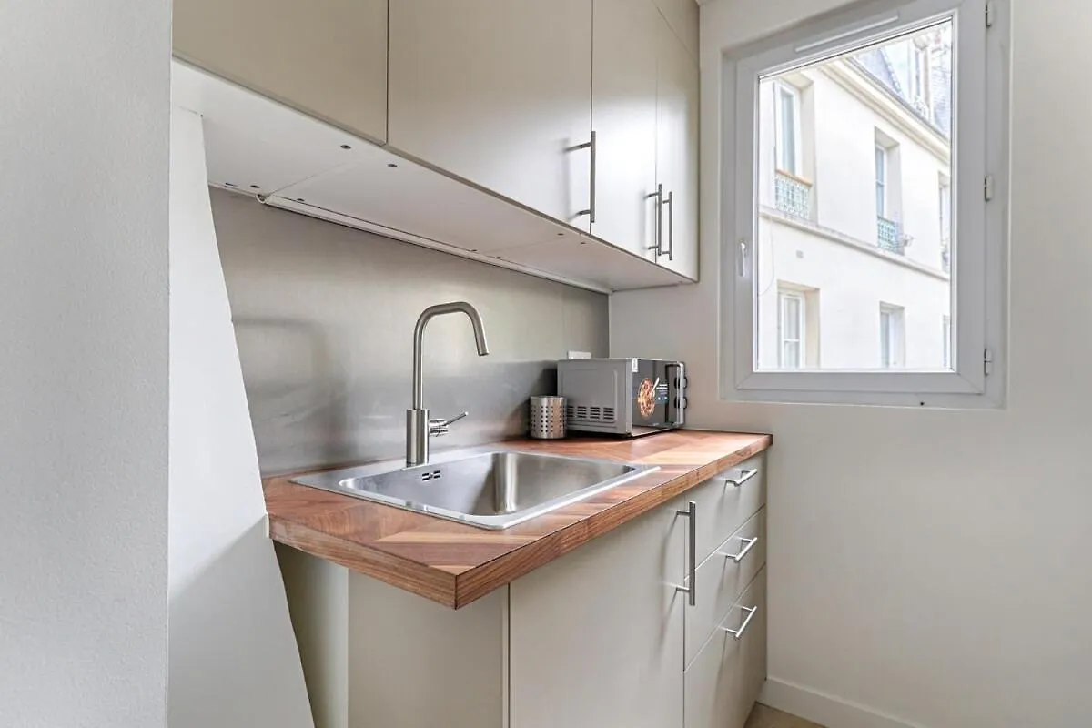 Montmartre Seveste II Beautiful 2Br Apartment Paris 0*,  Frankrig